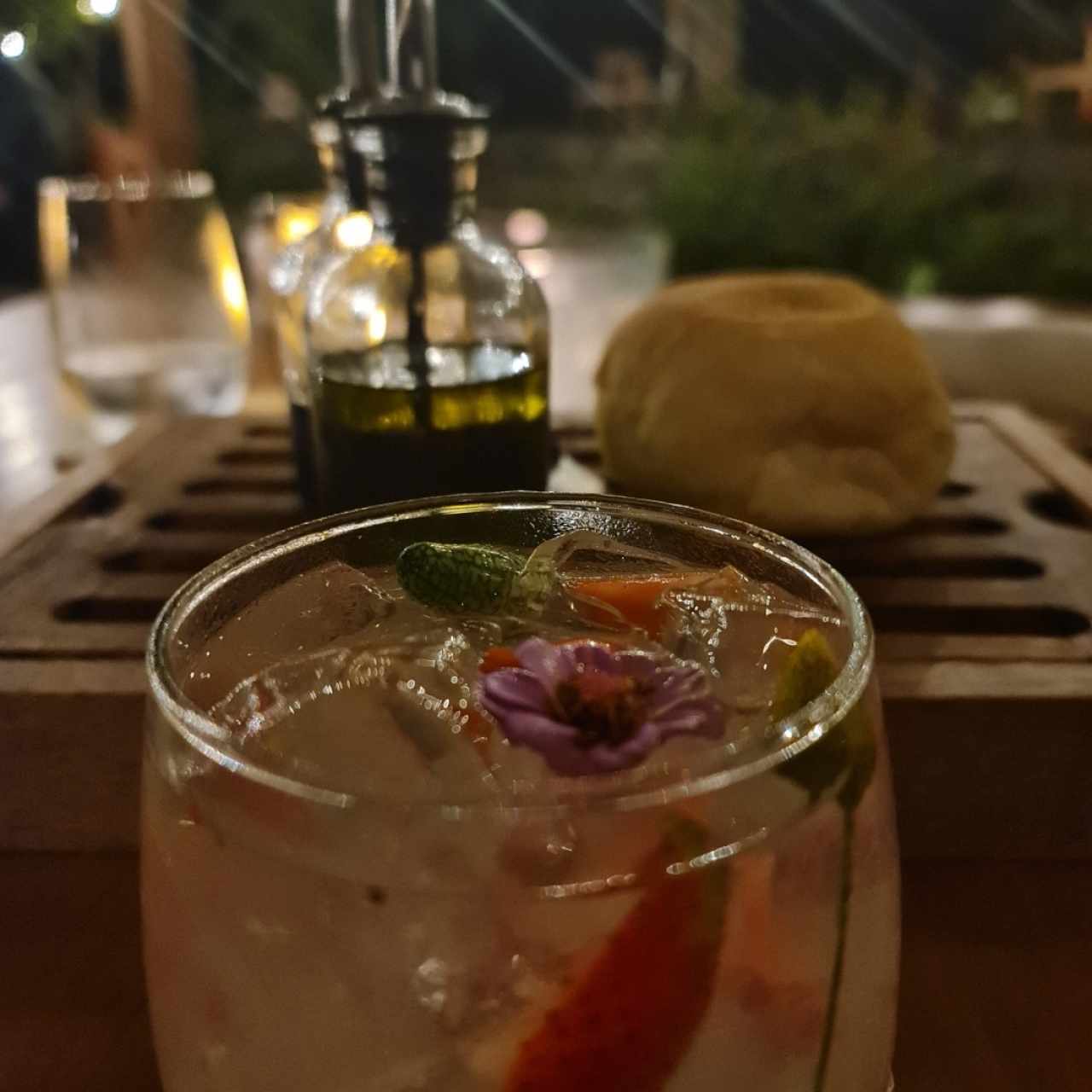 Pan de la casa + Gin