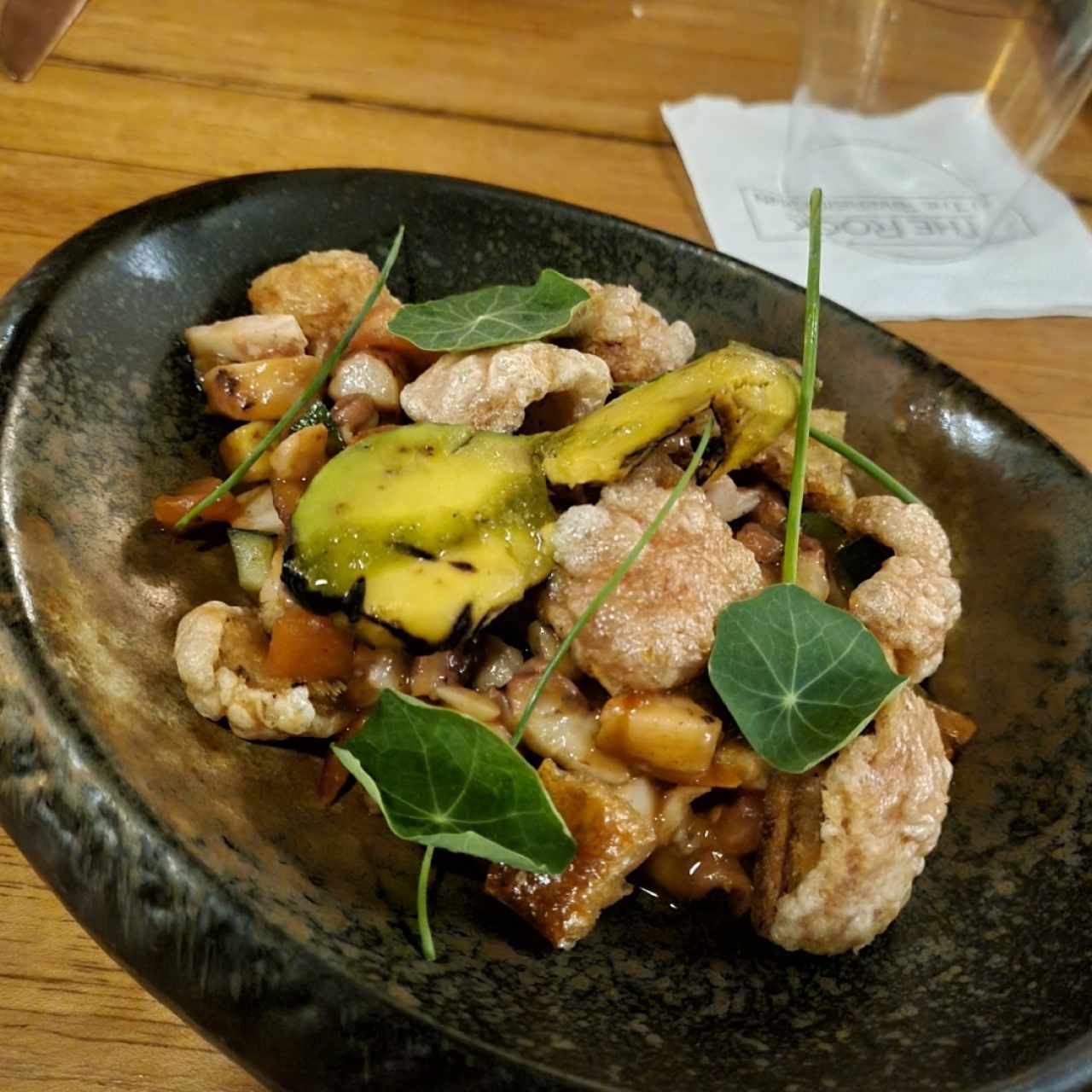 Pulpo a la Parrilla con Chicharrones