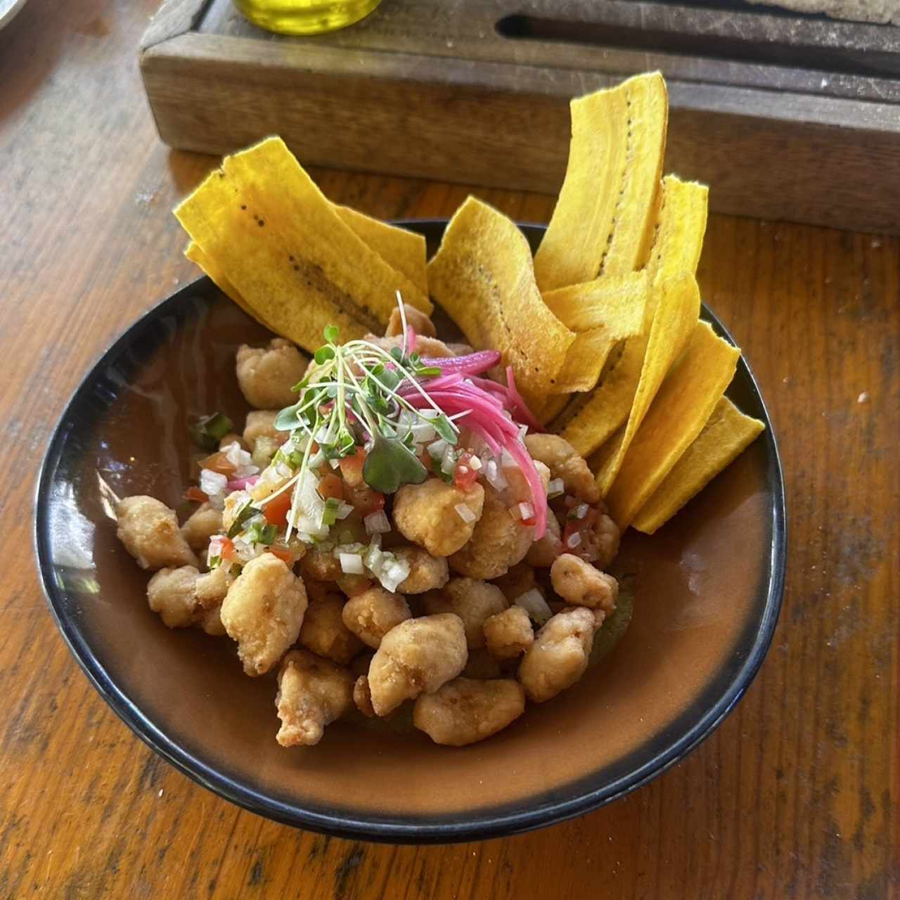 CEVICHE FRITO CON LECHE DE TIGRE