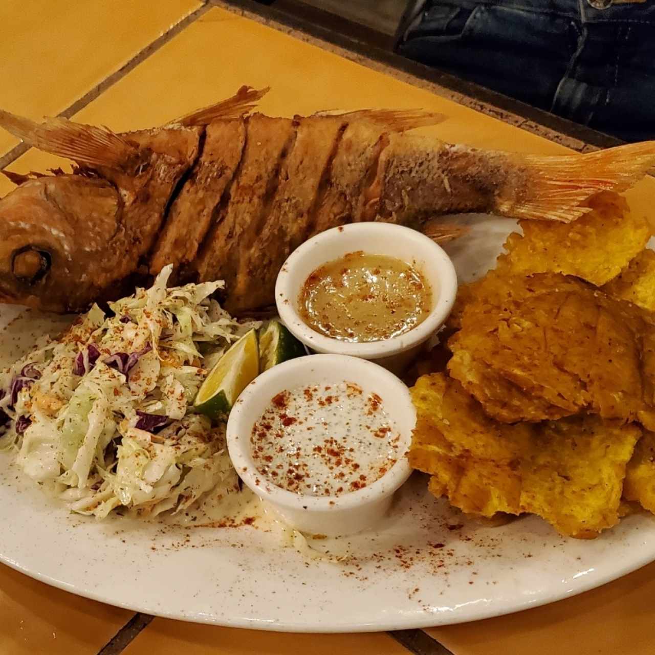 Pescado con patacones