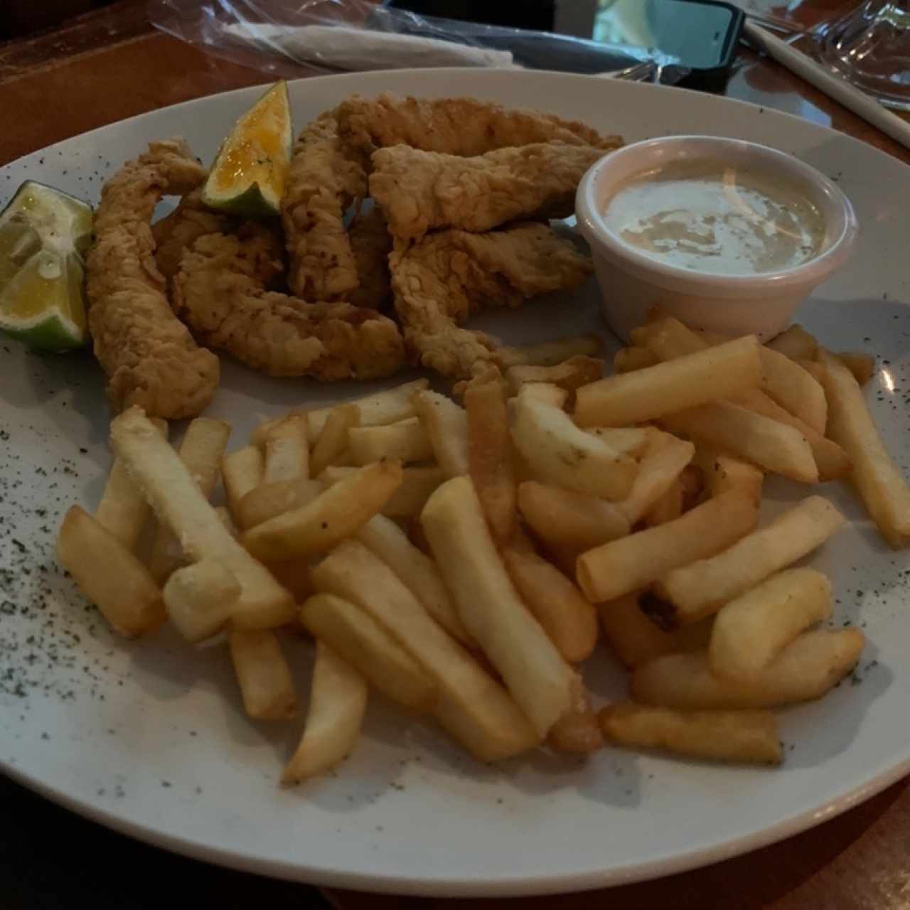 fish sticks con papitas