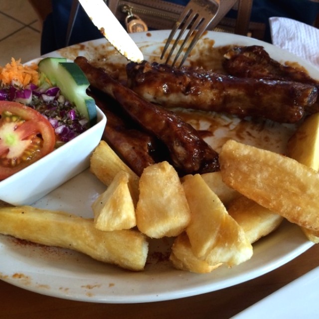 Costillas de cerdo y Yuca frita