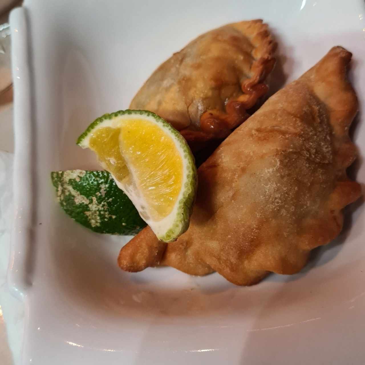 empanadas de carne y chicharrón