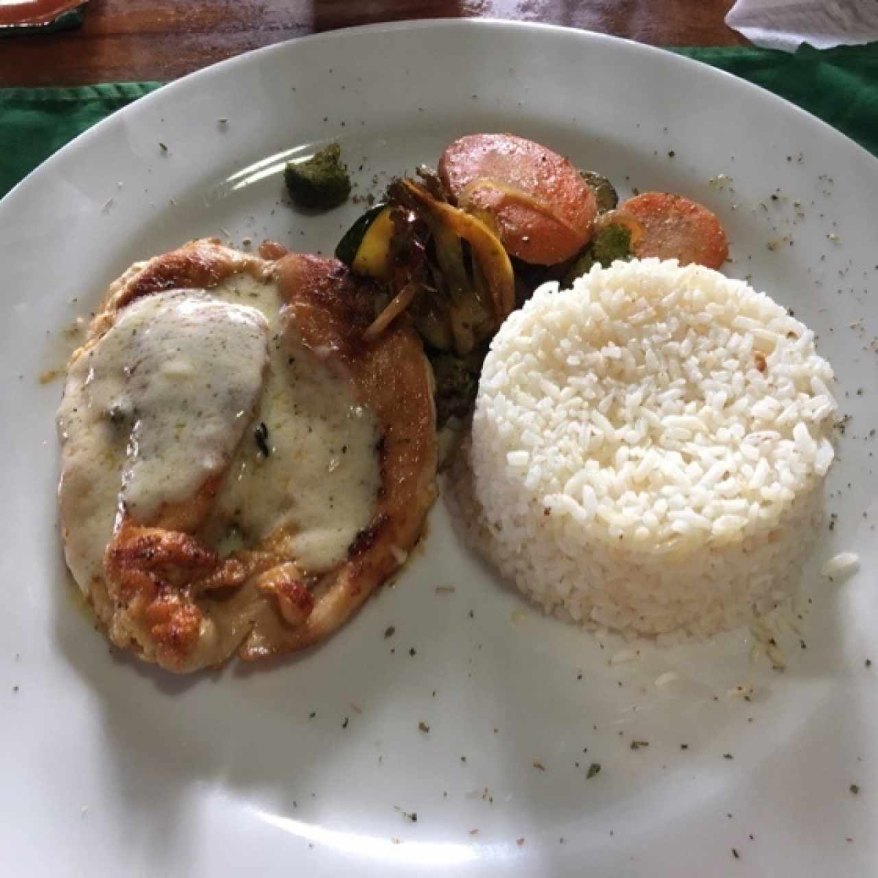 Pechuga de pollo en salsa de vino blanco