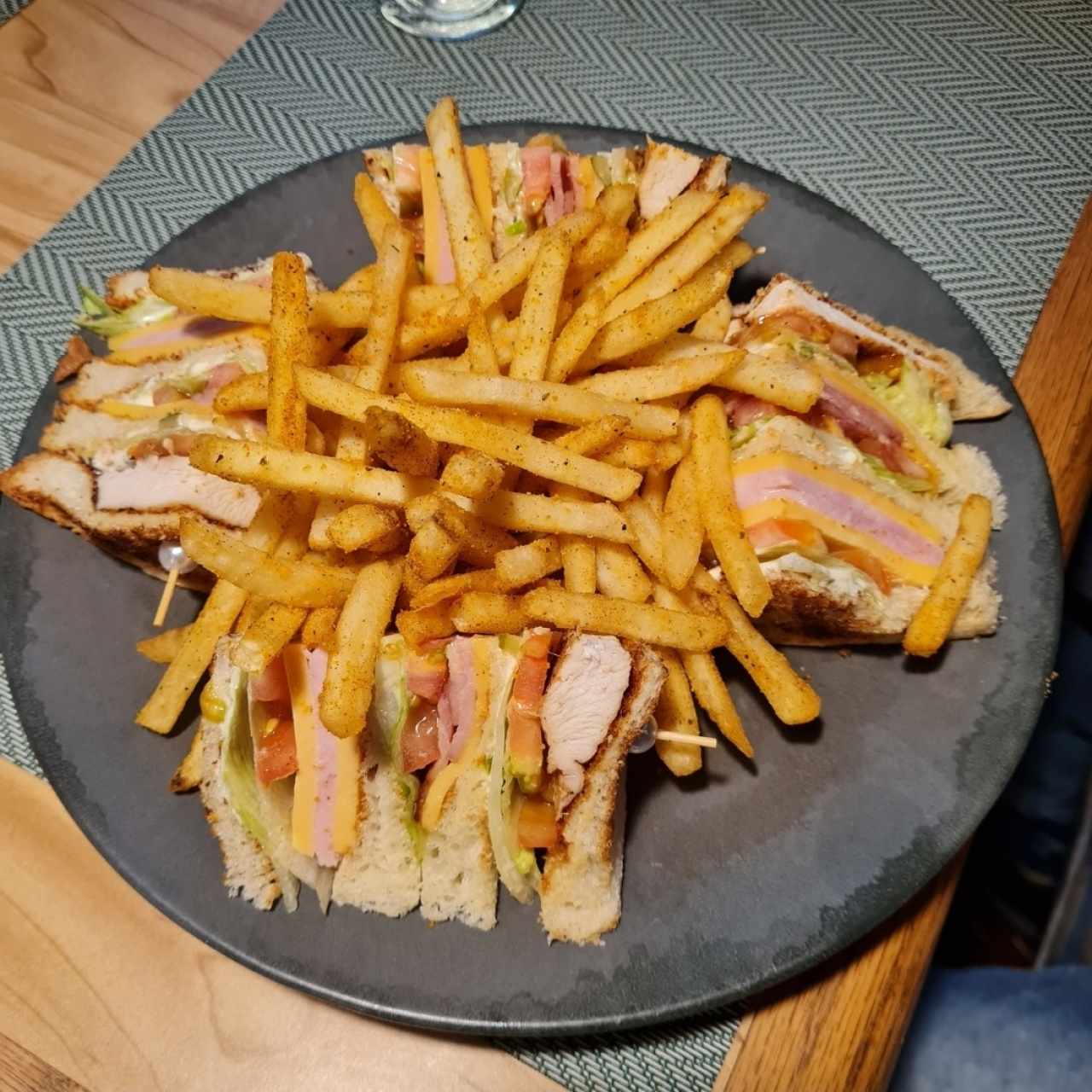 EMPAREDADOS - CLUB SANDWICH