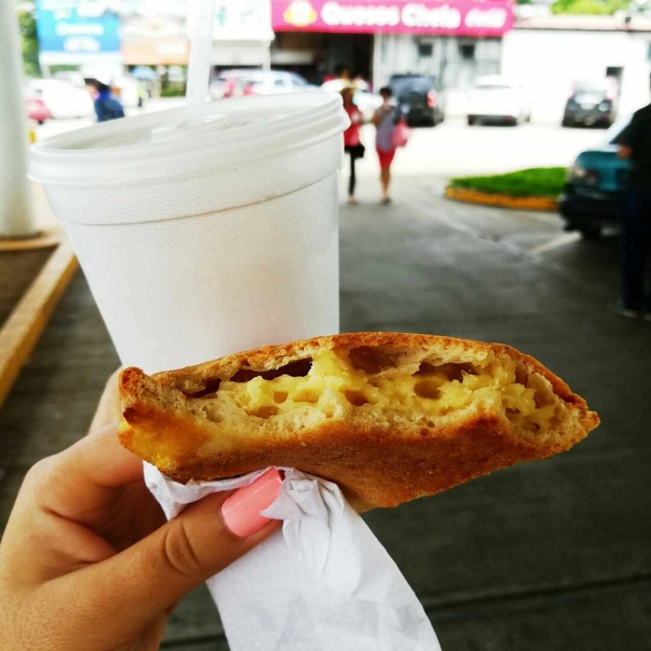 Empanada de queso + chicha de avena