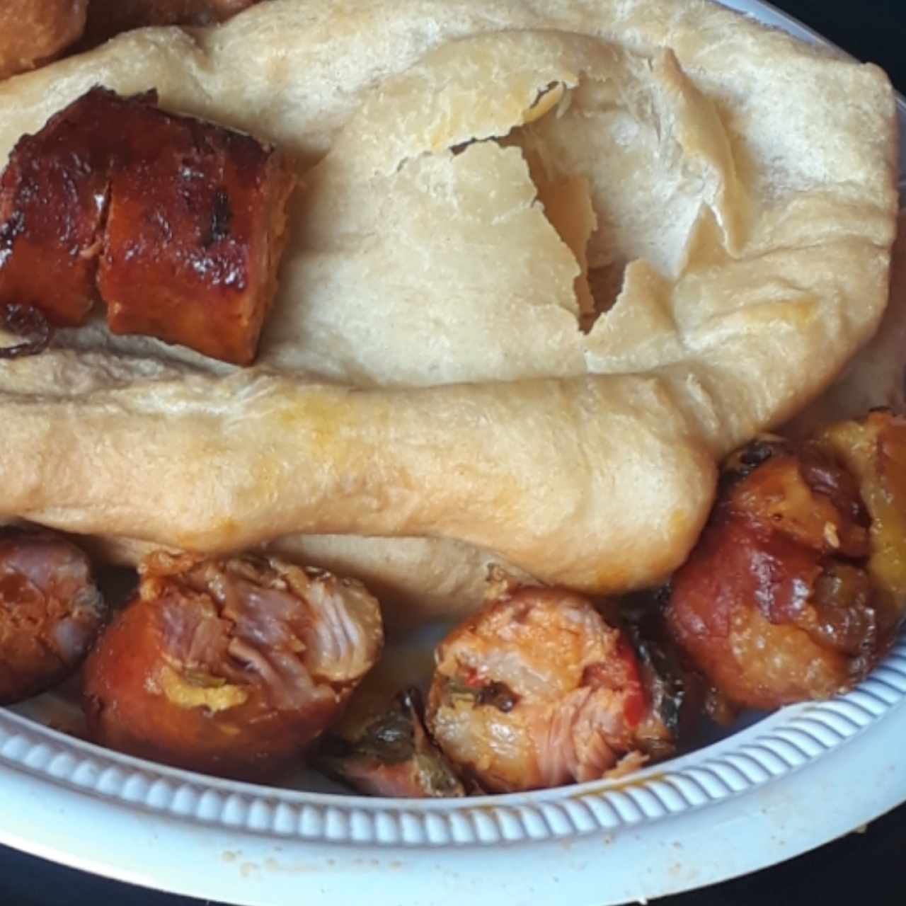 Hojaldre con chorizo tableño