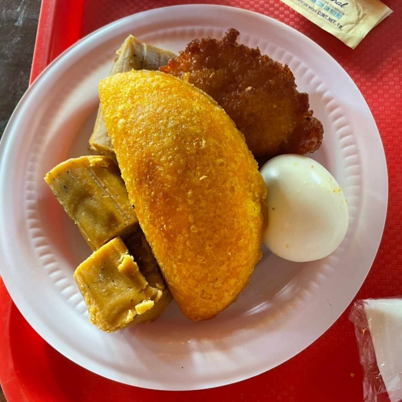 Bollo de maiz dulce, empanada de carne 