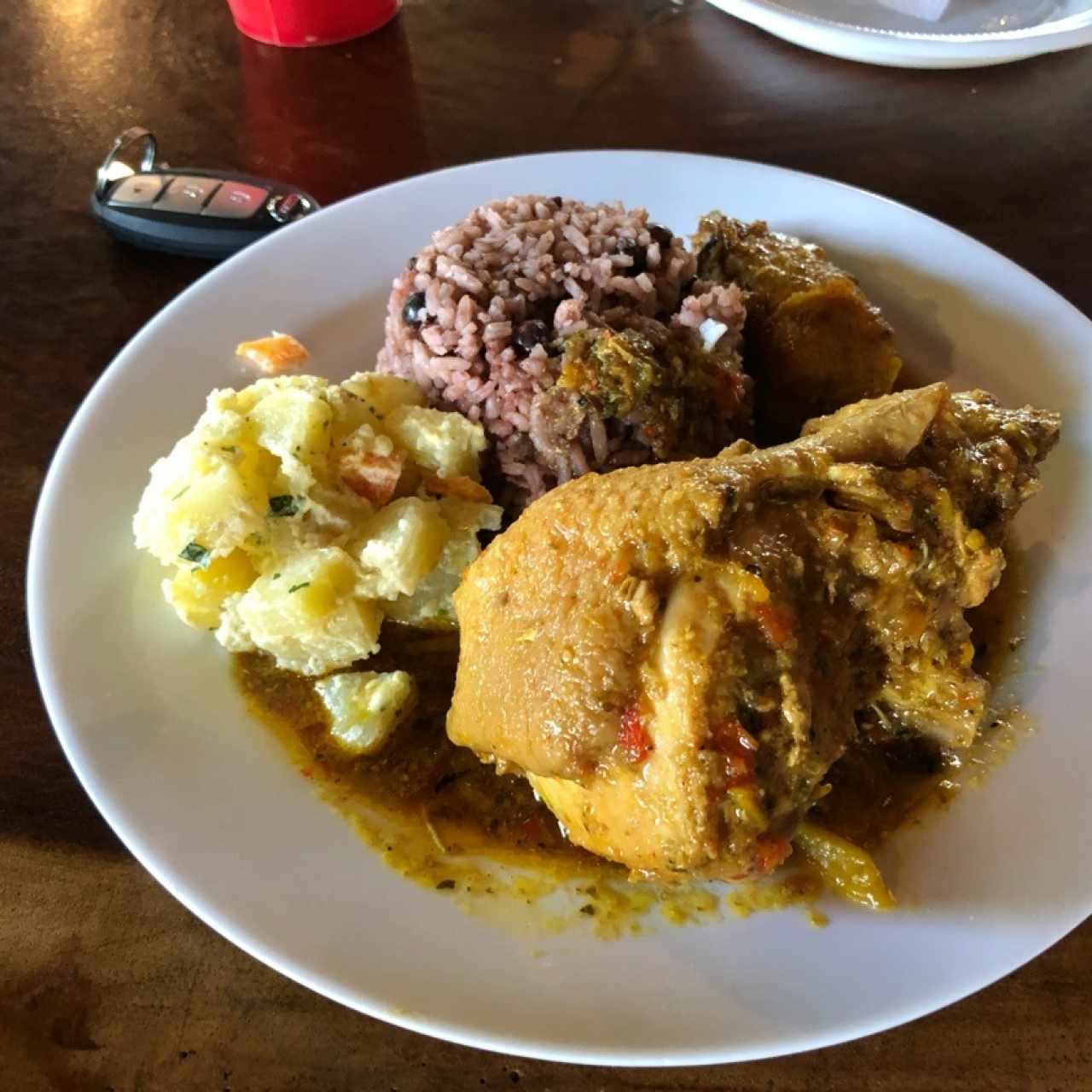 Gallina guisada con arroz/guandú