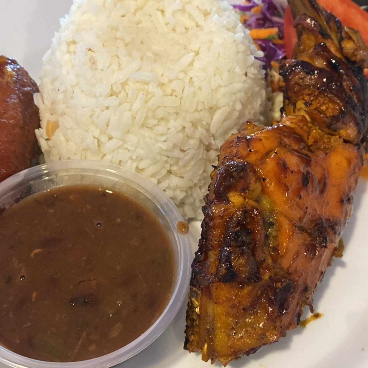 Arroz con frijoles y pollo asado 