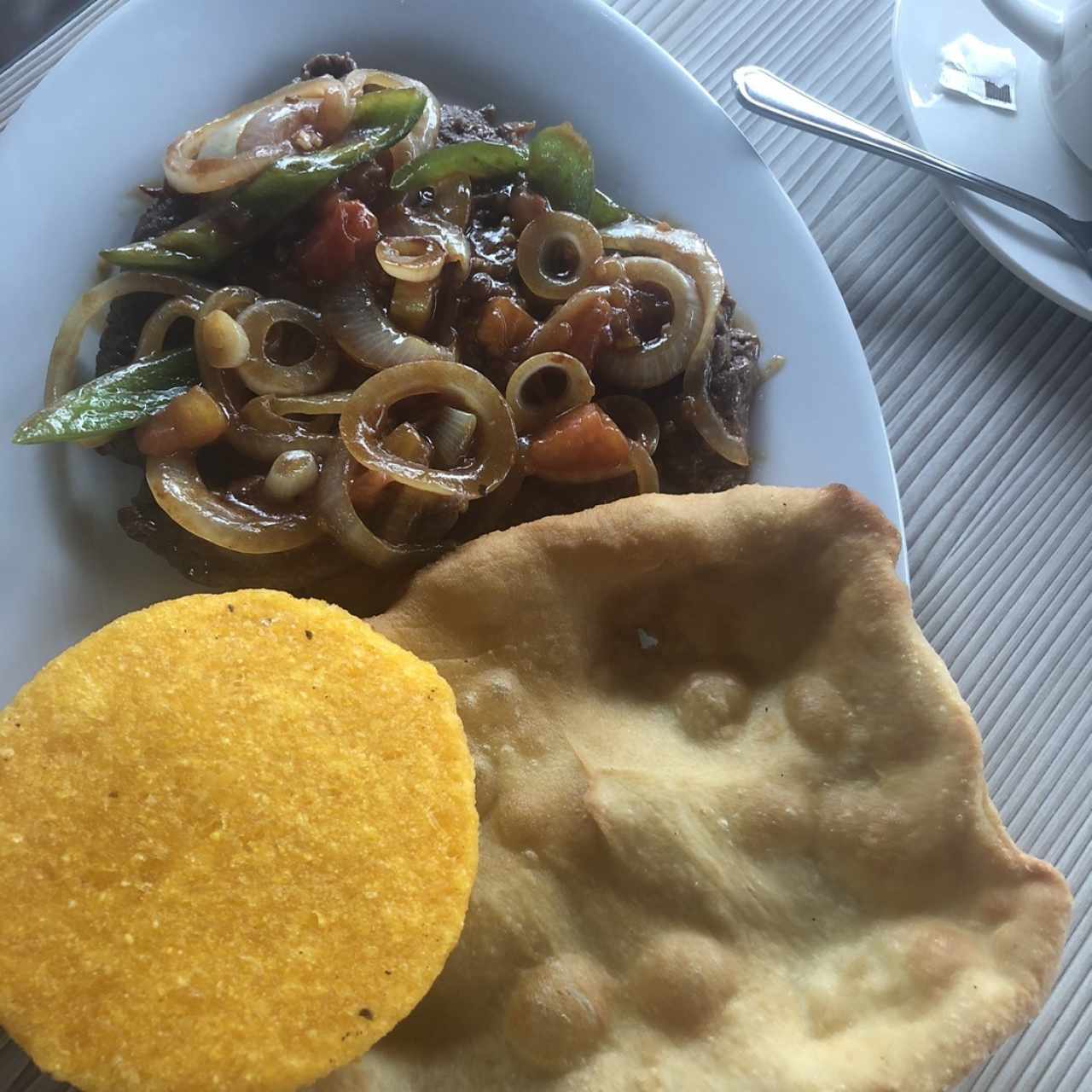 Bistec, tortilla y hojaldre