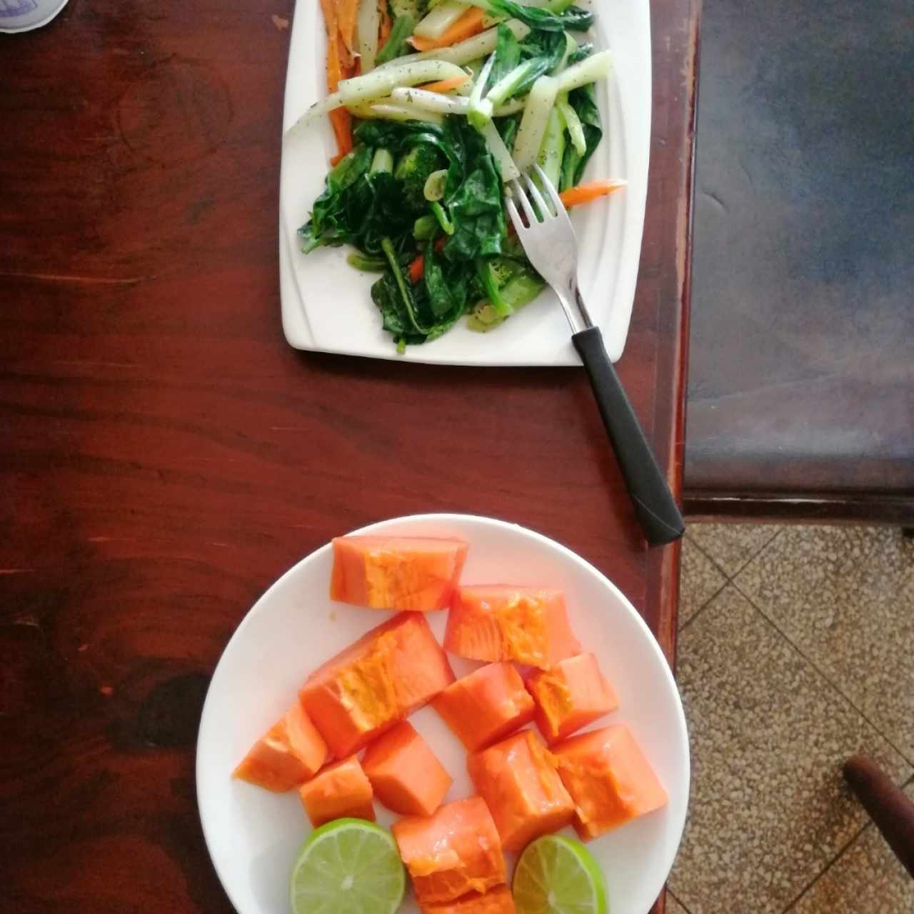 Ensalada de vegetales y frutas