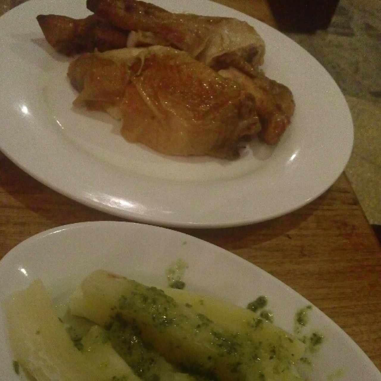 1/2 pollo con yuca al moho