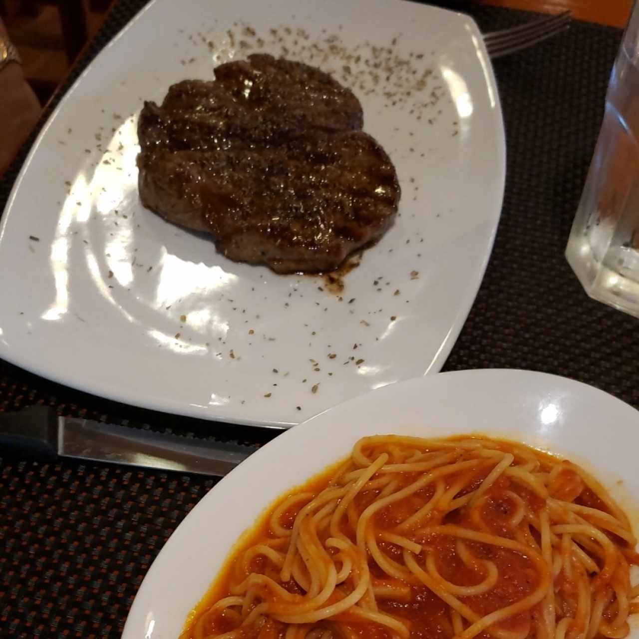 bistec de res con espagueti a la pomodoro!! 