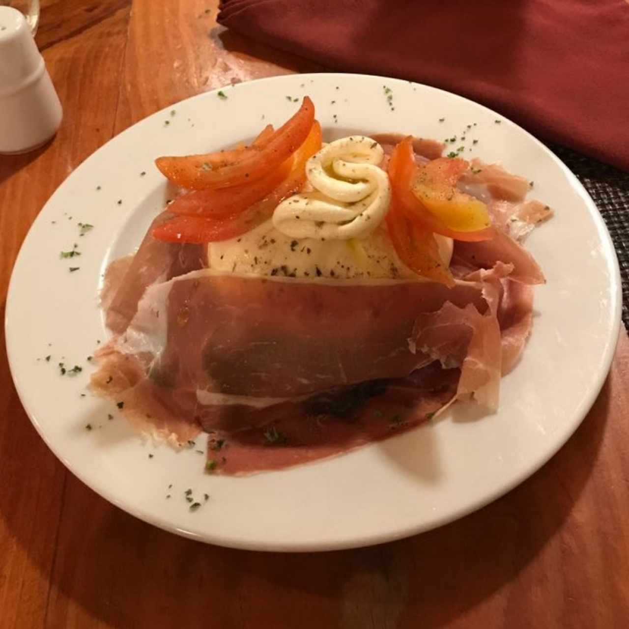 Burrata con prosciutto