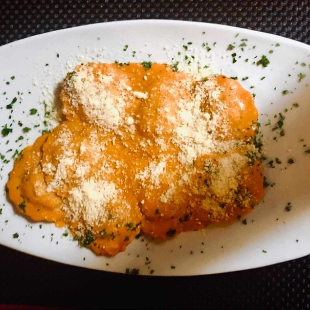 Ravioli De Calabaza en salsa rosa