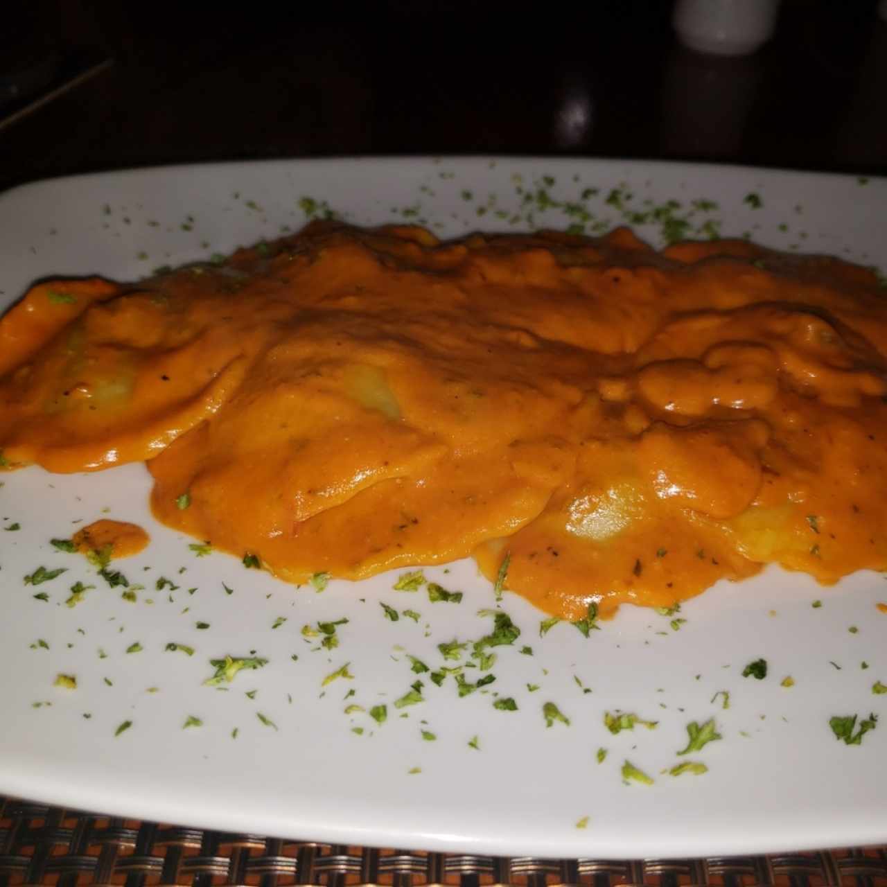 tortelini de hongos en salsa rosada