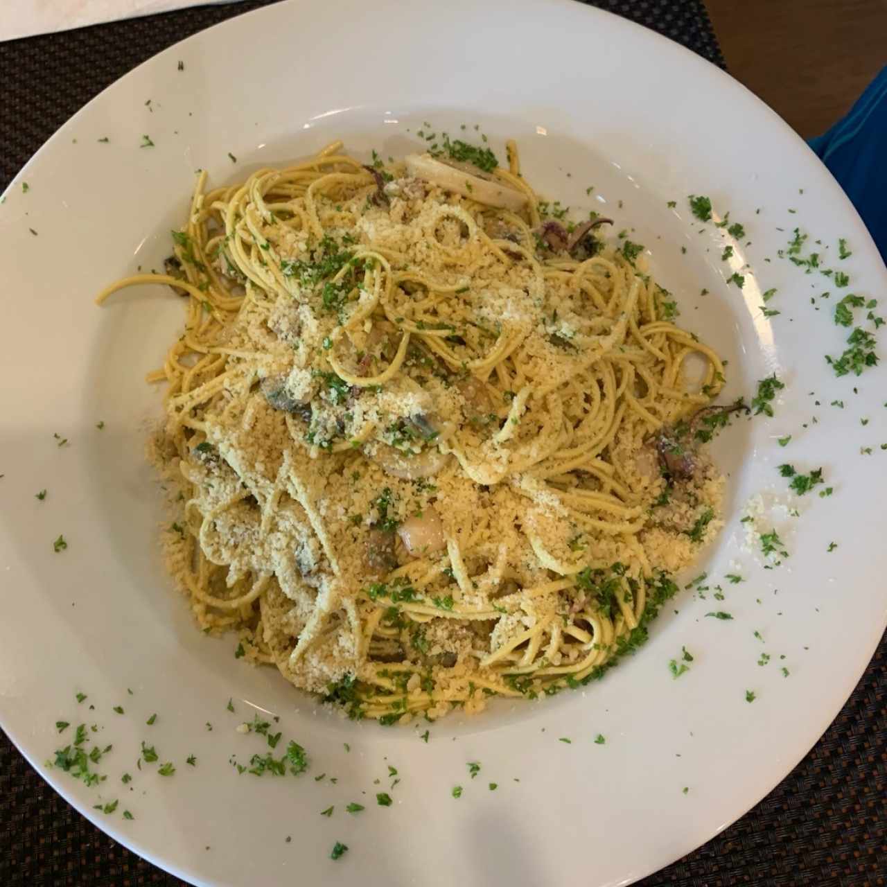 pasta al olio con mariscos