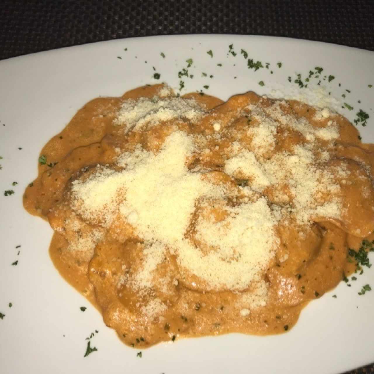 ravioli de calabaza en salsa rosada 