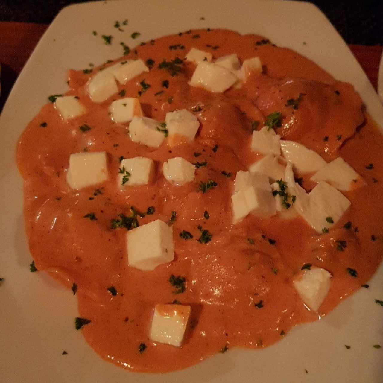 Raviolis Zapallo en Salsa Rosada