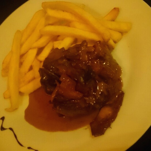 Filete mignon con papas fritas