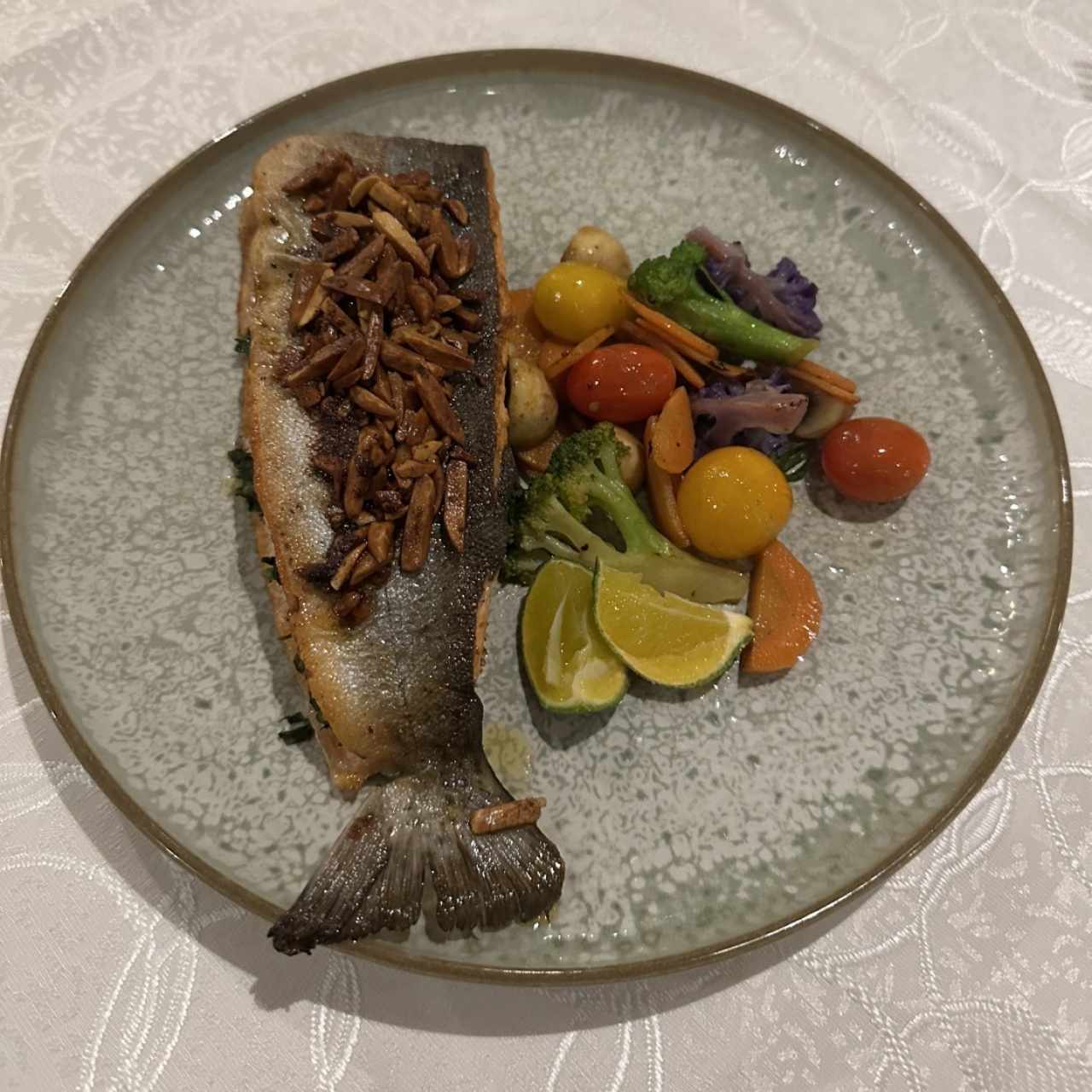 Trucha de Boquete con Relleno Cremoso de Espinacas, Mantequilla Avellanada, Espinacas con Crema