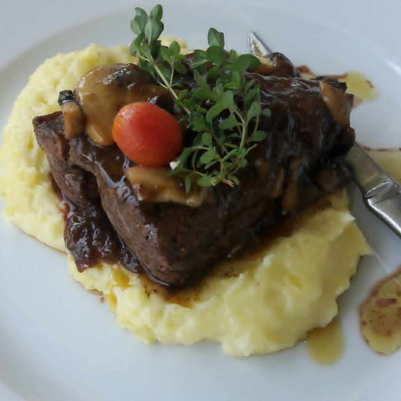 Filete angus en demiglaze de champiñones