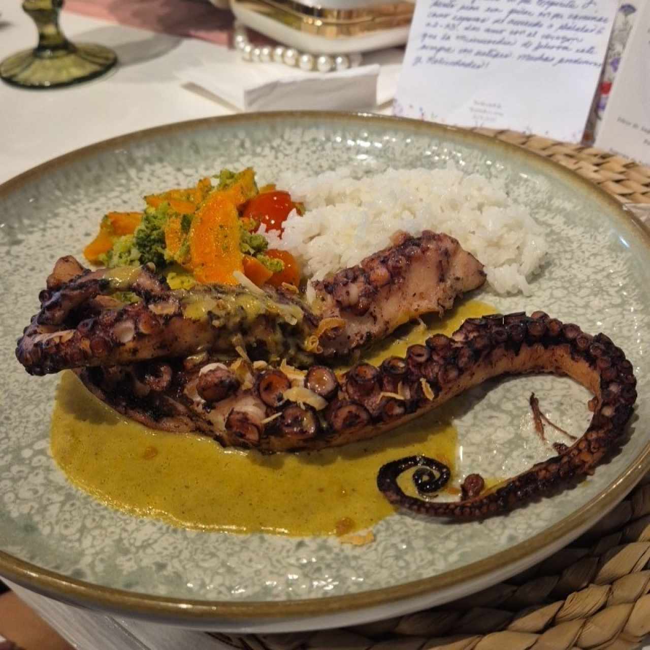 Pulpo Caribeño al Curry con Coco y Arroz de Jazmín