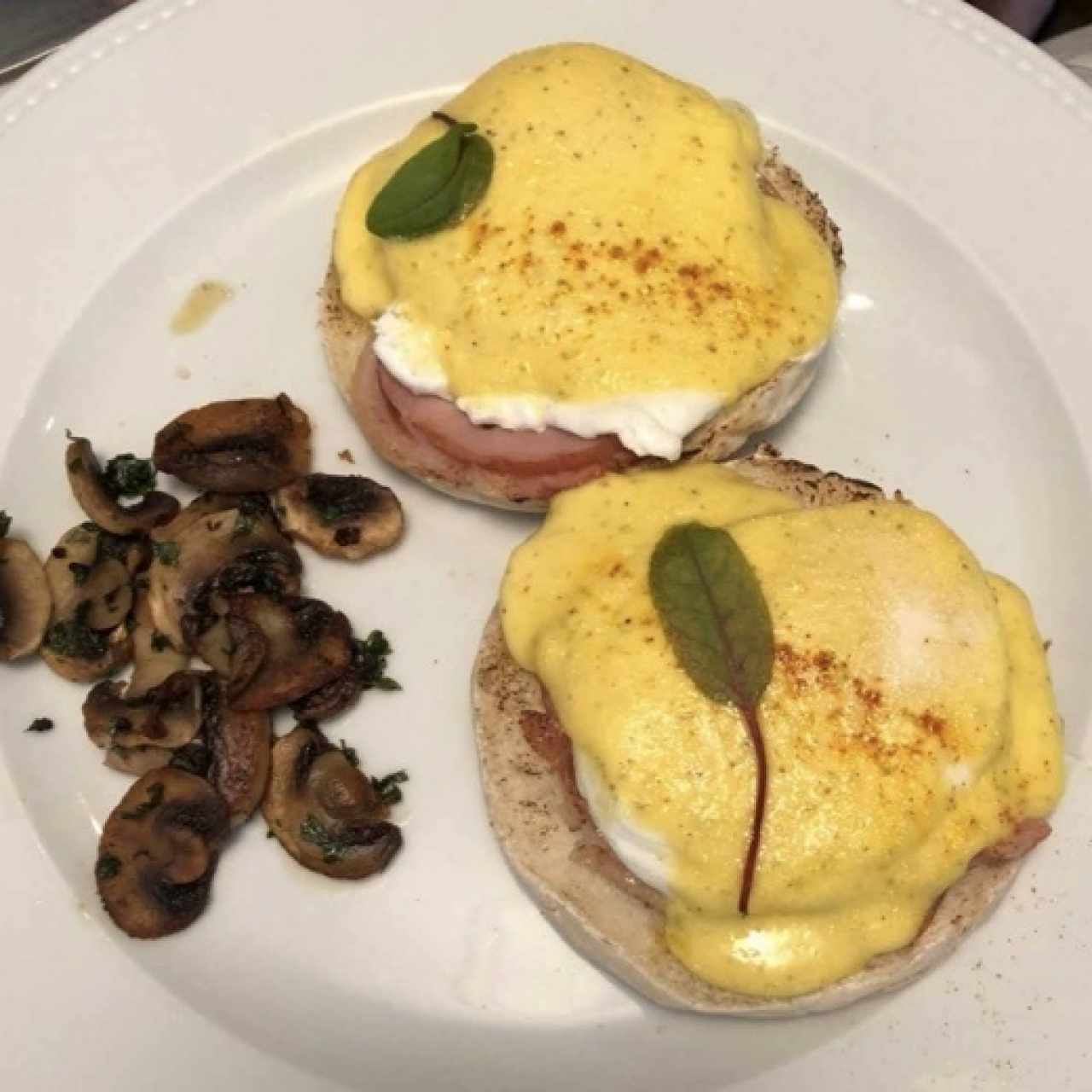 Huevos benedictinos