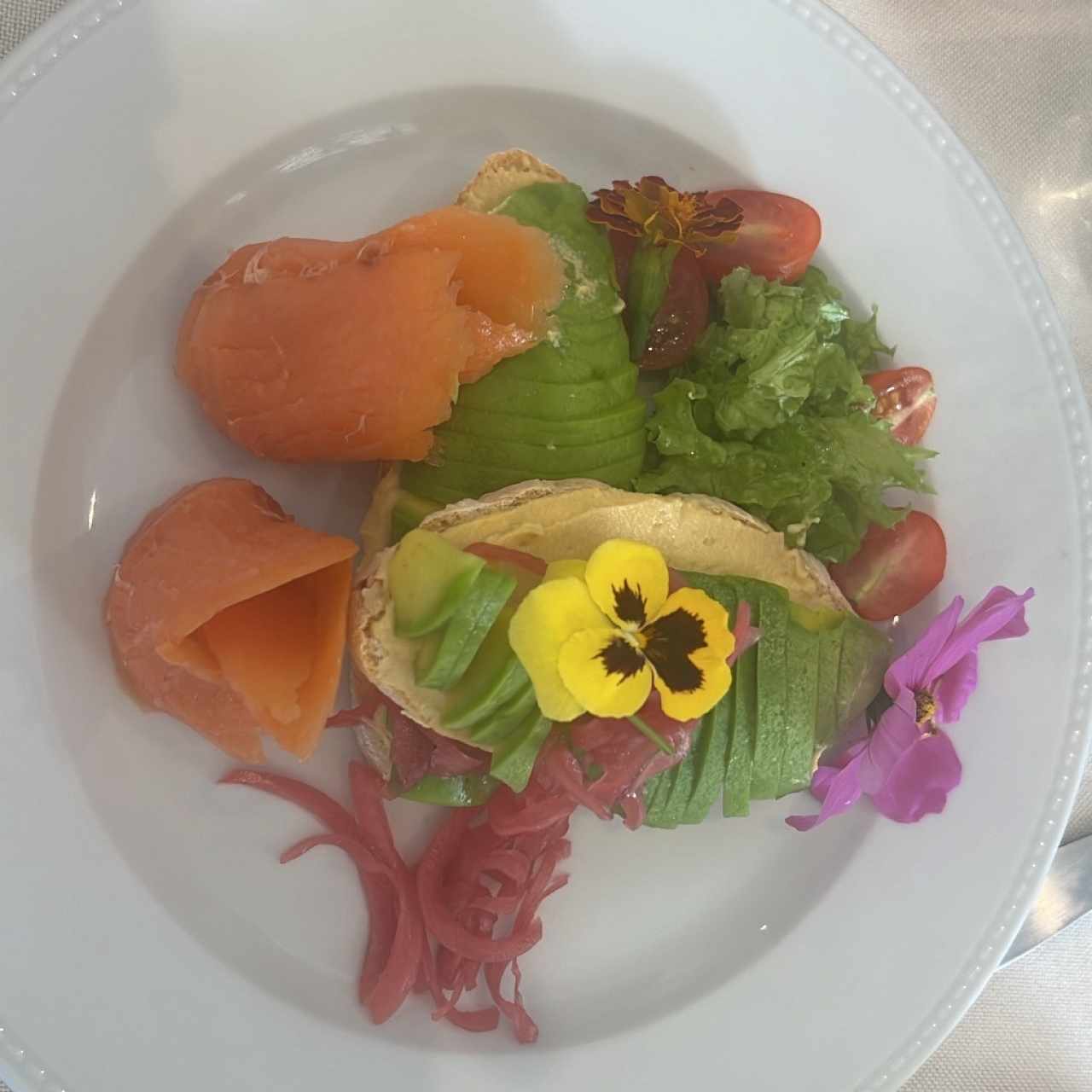 Tostada con salmon 