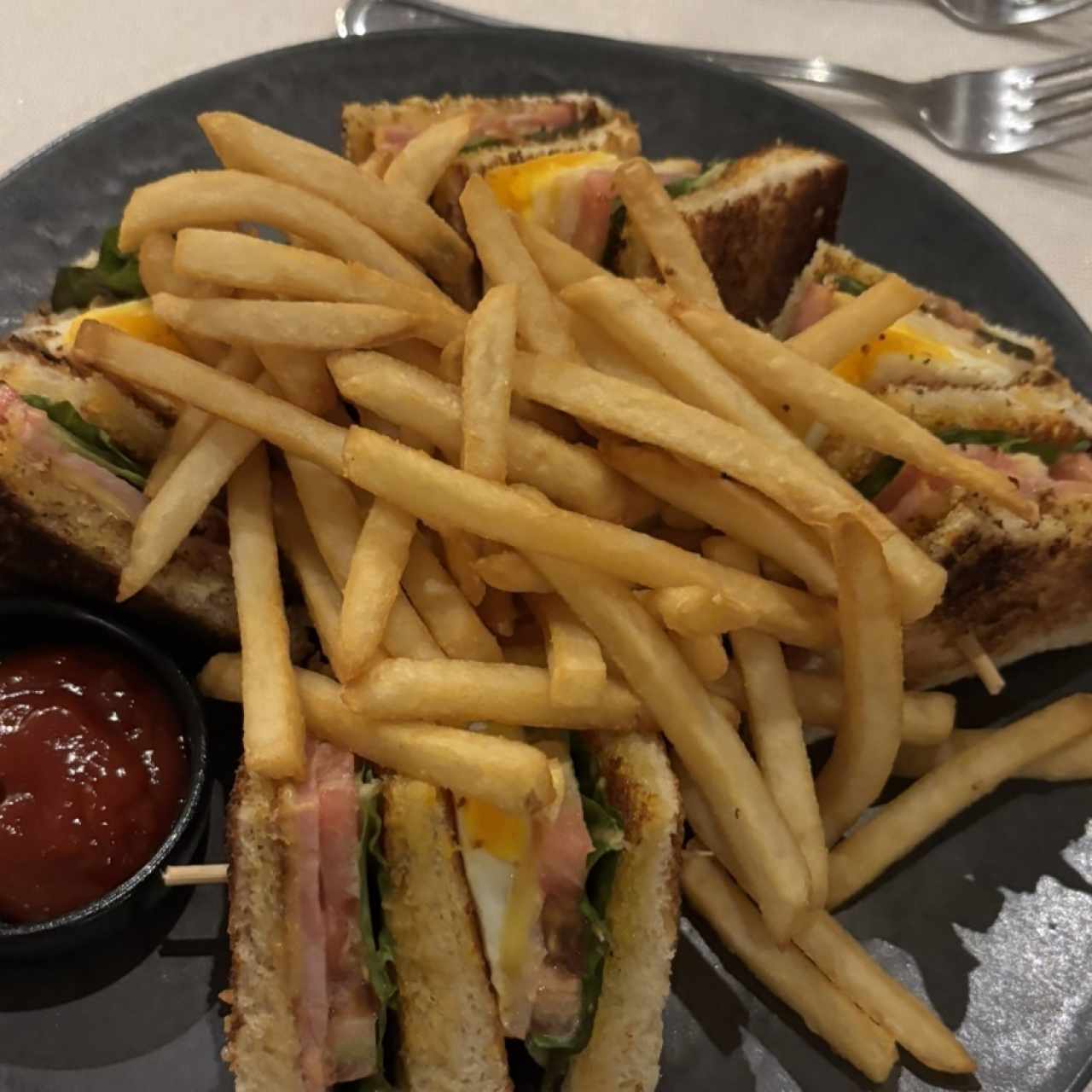 Platos Fuertes - Club Sandwich