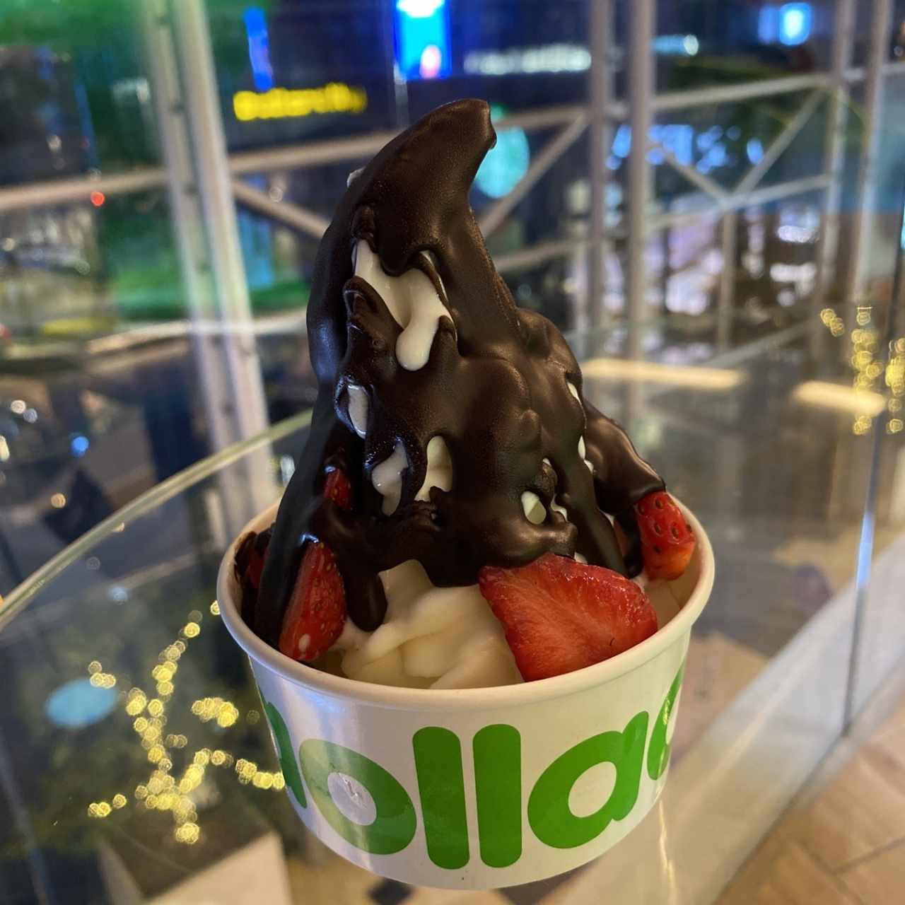 Yogurt helado + 2 toppings