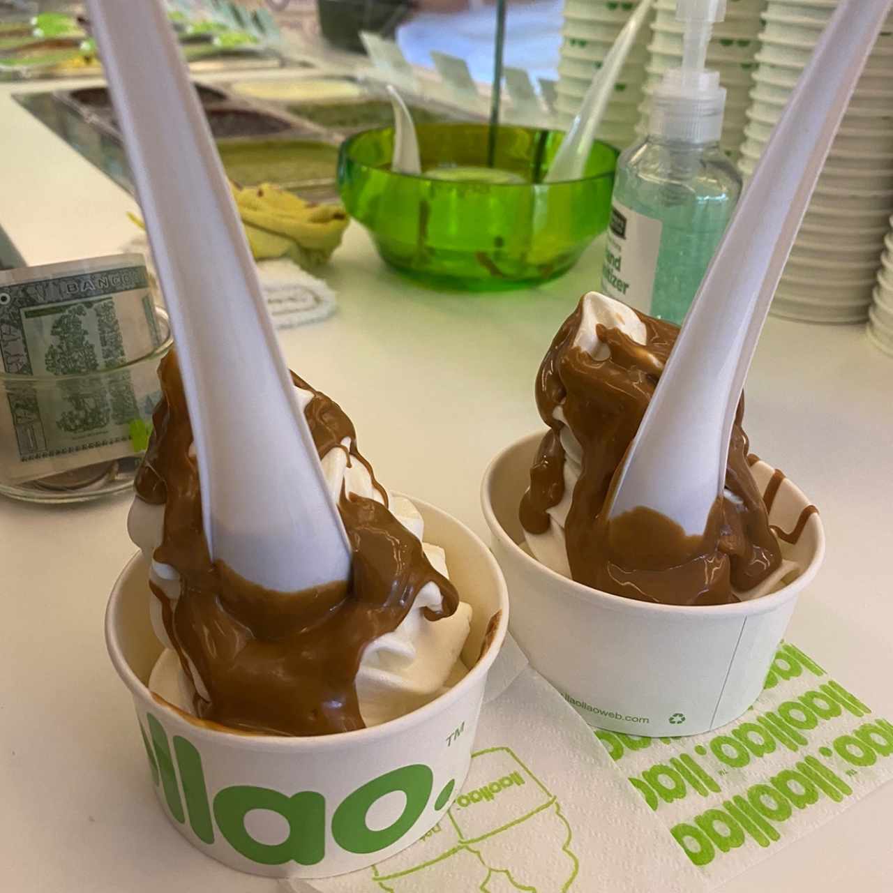 Yogurt helado + 1 toppings