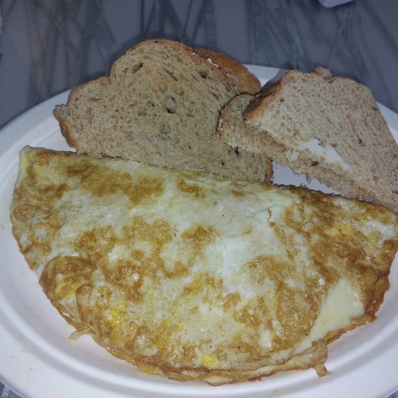 Omelette de mozzarella y champiñones