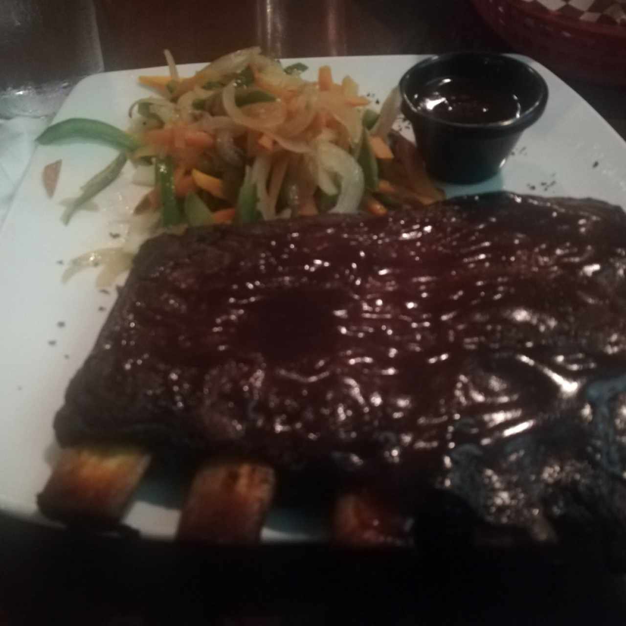 Medio Rack de Ribs con Vegetales