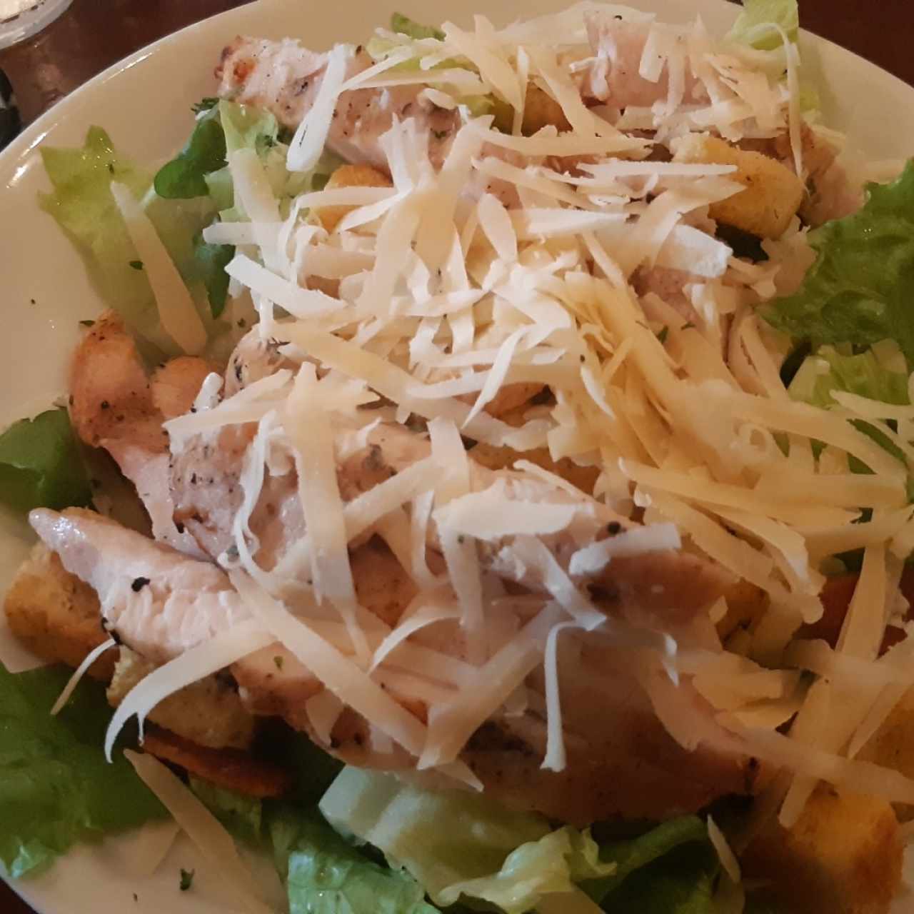 ensalada cesar con pollo