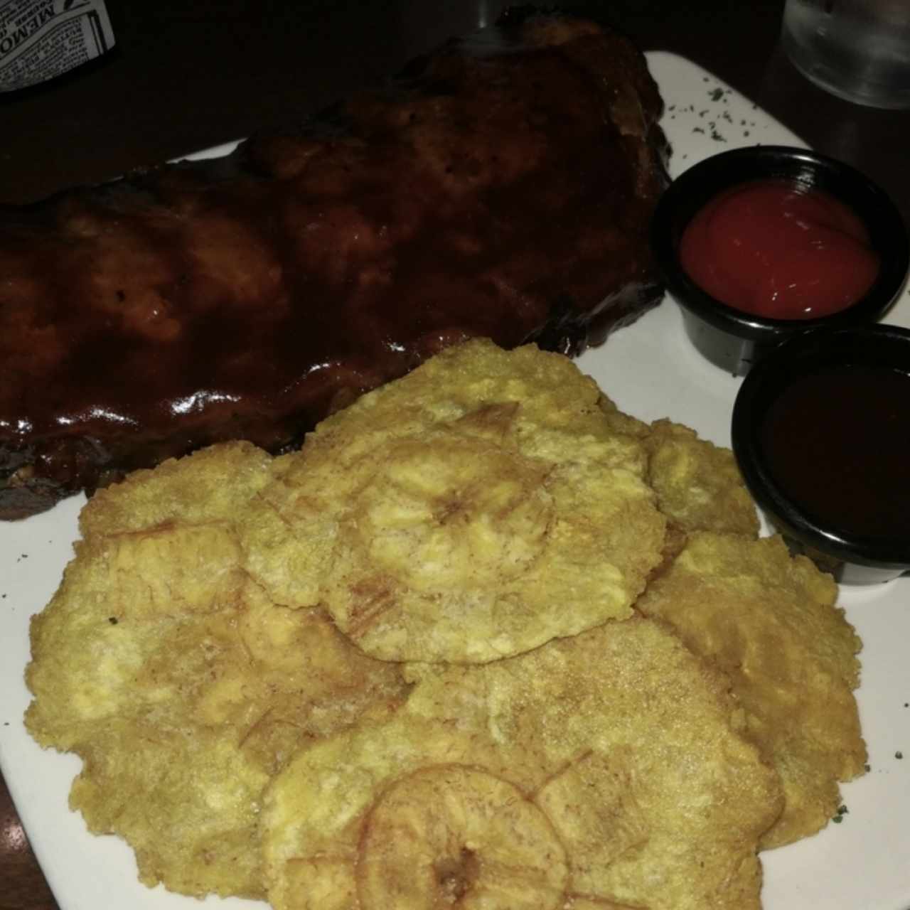 ribs con patacones