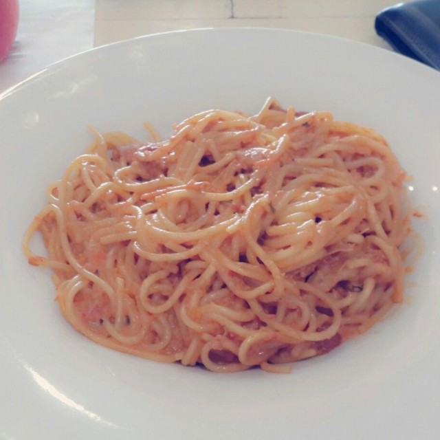 Spaghetti con tocino en salsa Rosé