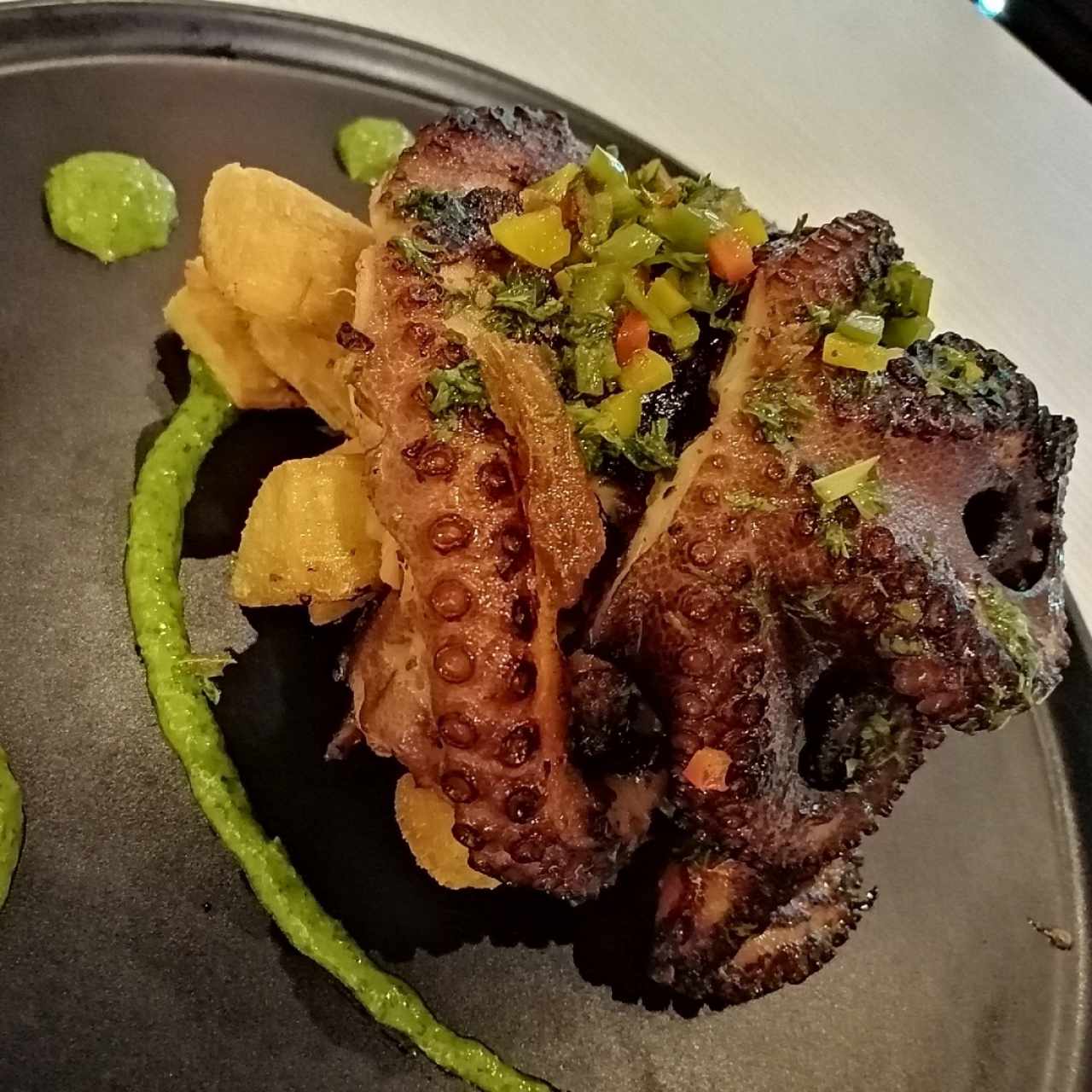 pulpo al carbón con yuca