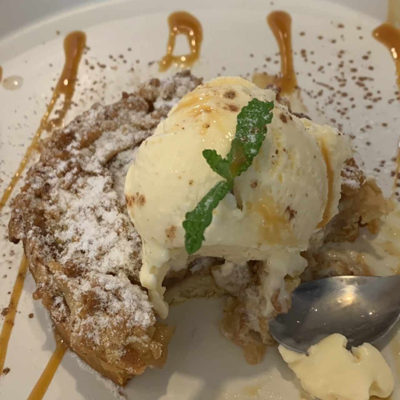 Tartaleta de manzana con helado vainilla