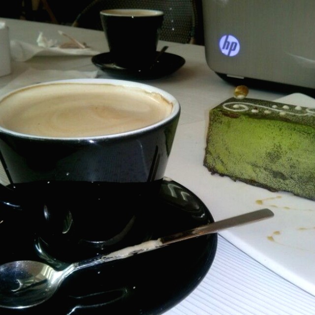 Cremoso de chocolate y pistachio con cafe late