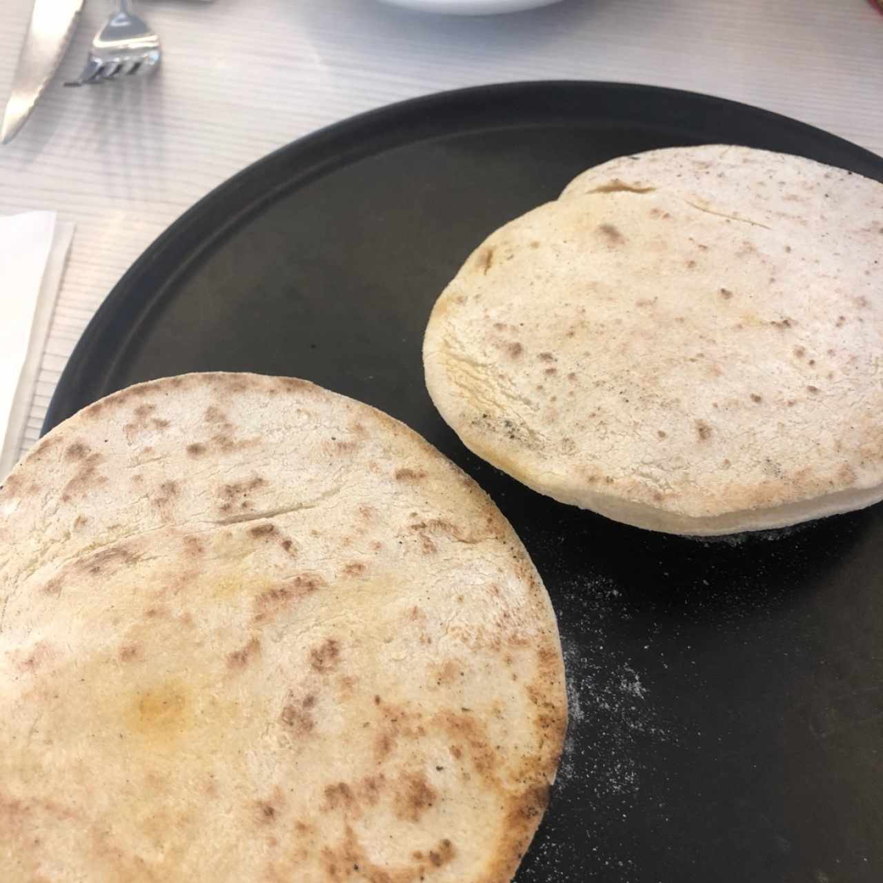 pan pita para compañar hummus