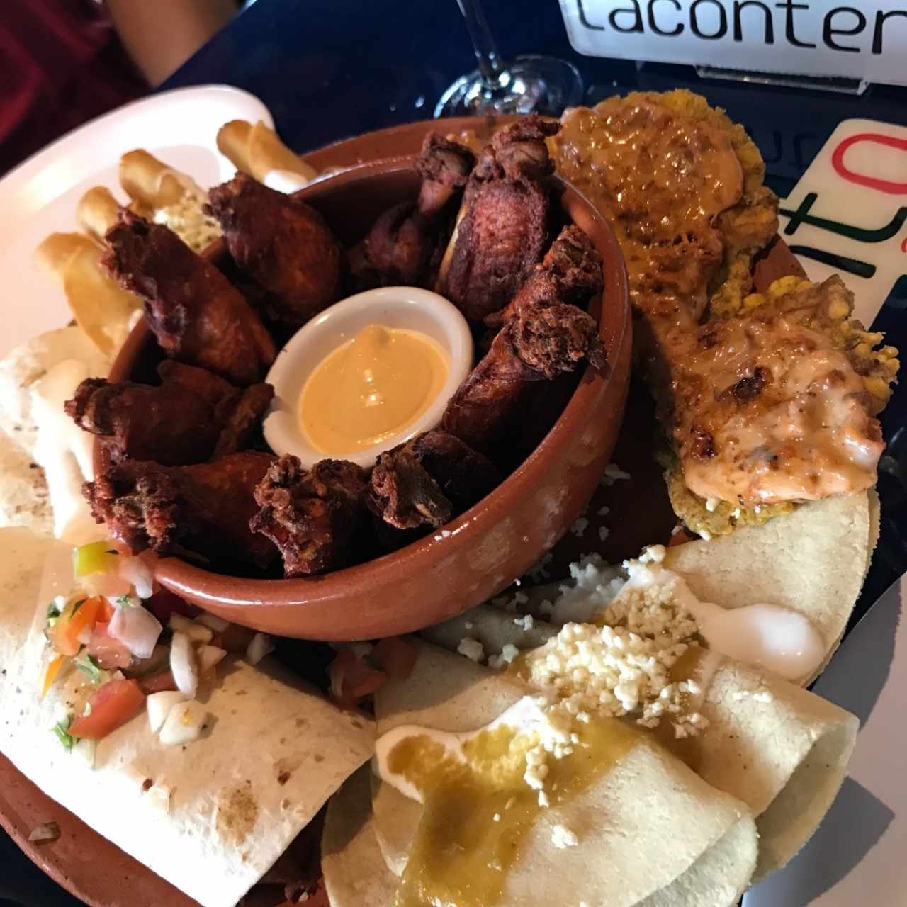 bandeja con alitas 