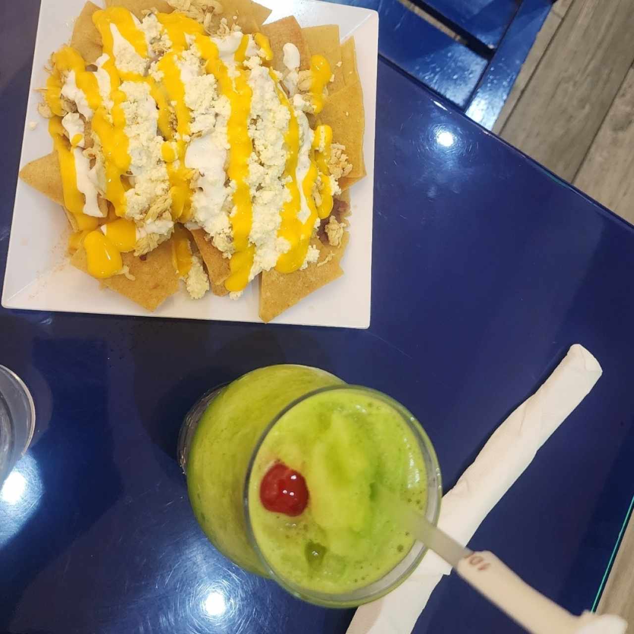 nachos de carne y limonada