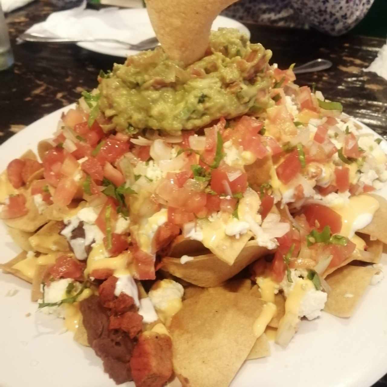 Nachos con cochinita