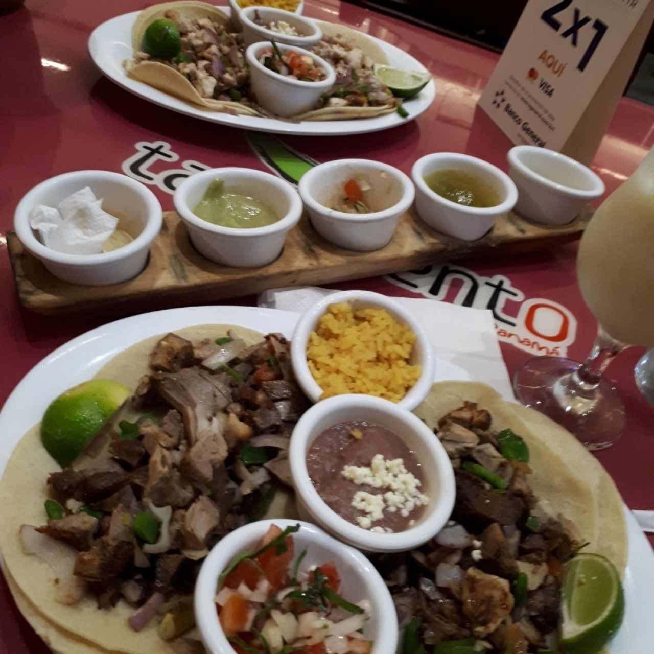 Tacos de pollo y cochinita