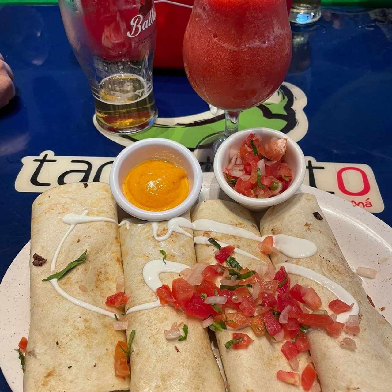 Tacos de 4 de Res, Pollo, Al Pastor; Chorizo ó Carnitas