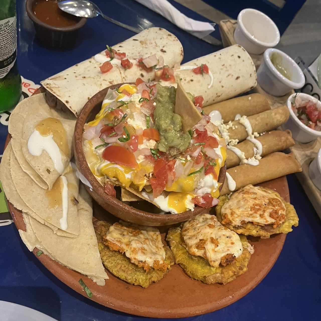 Combo de burritos y nacho