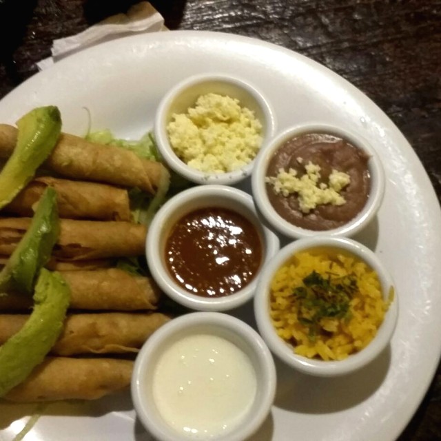 Flautas de pollo