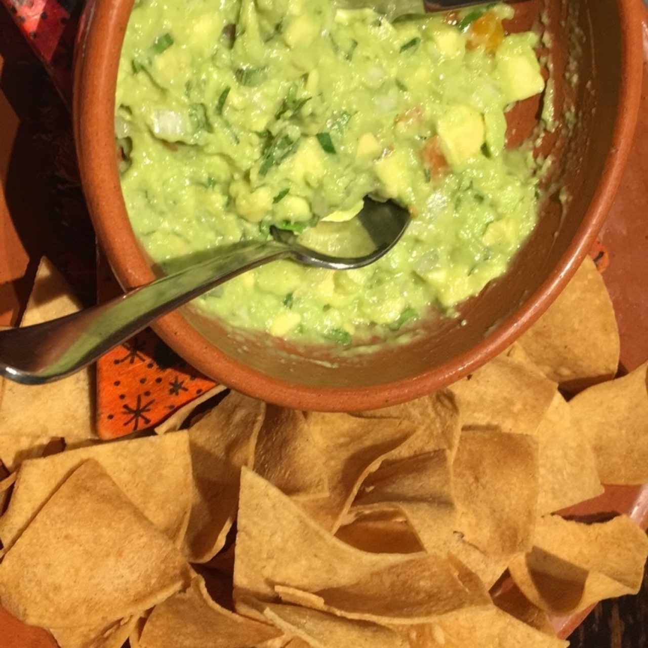 nachos con guacamole